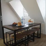 De La Fontaine Apartment
