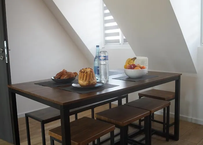 De La Fontaine Apartment